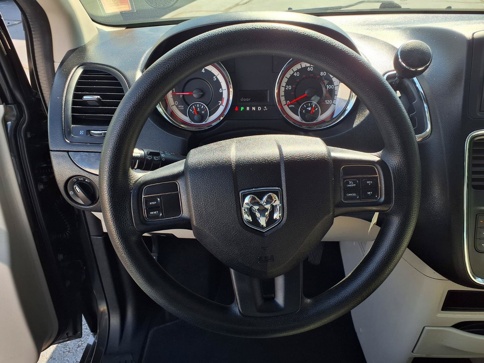 Used 2012 Dodge Grand Caravan SXT FWD image 4