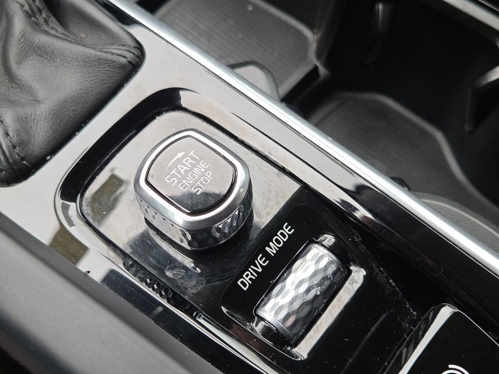 Used 2019 Volvo XC60 T5 Inscription w/ Protection Package Premier image 12