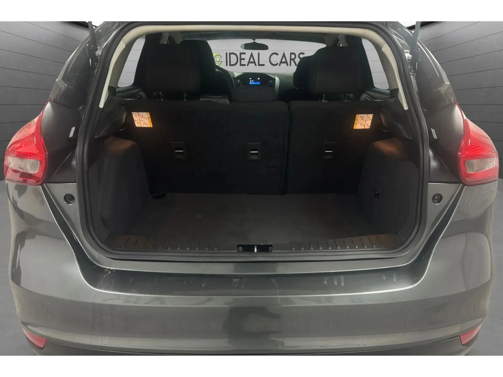 Used 2016 Ford Focus SE FWD image 19