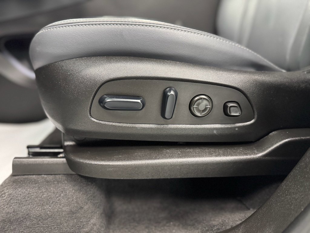 Used 2024 Buick Enclave Premium image 16