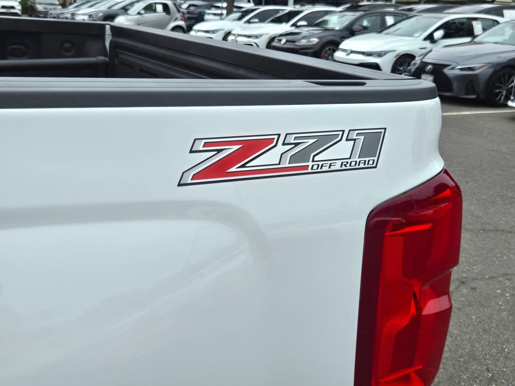 Used 2017 Chevrolet Silverado 1500 LTZ Z71 w/ LTZ Plus Package AWD/4WD image 13