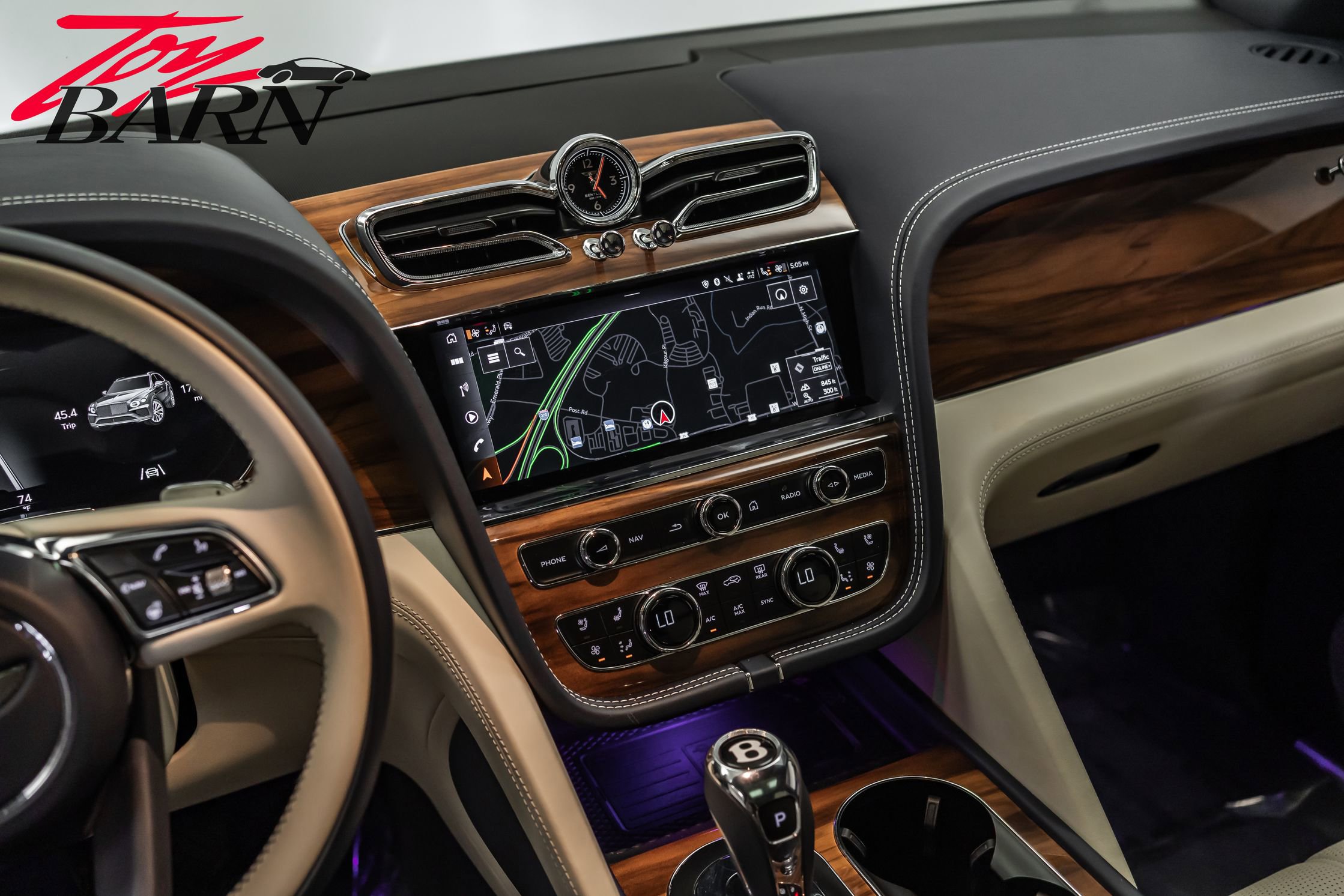 Used 2021 Bentley Bentayga image 40