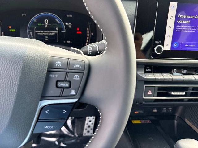 Used 2025 Toyota Camry SE FWD image 29