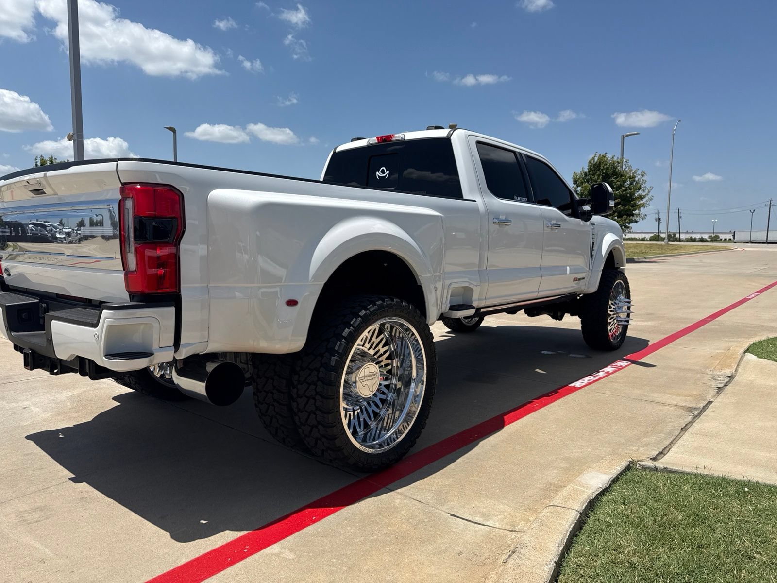 Used 2024 Ford F450 Limited w/ FX4 Off-Road Package AWD/4WD image 25