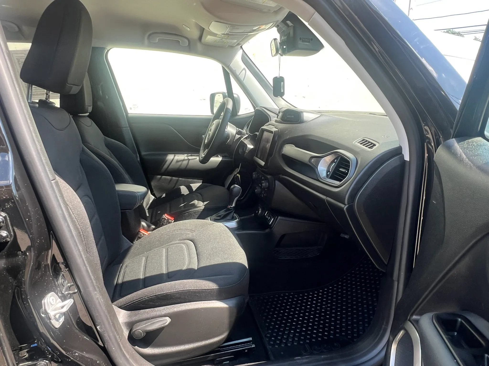 Used 2022 Jeep Renegade Latitude AWD/4WD image 30