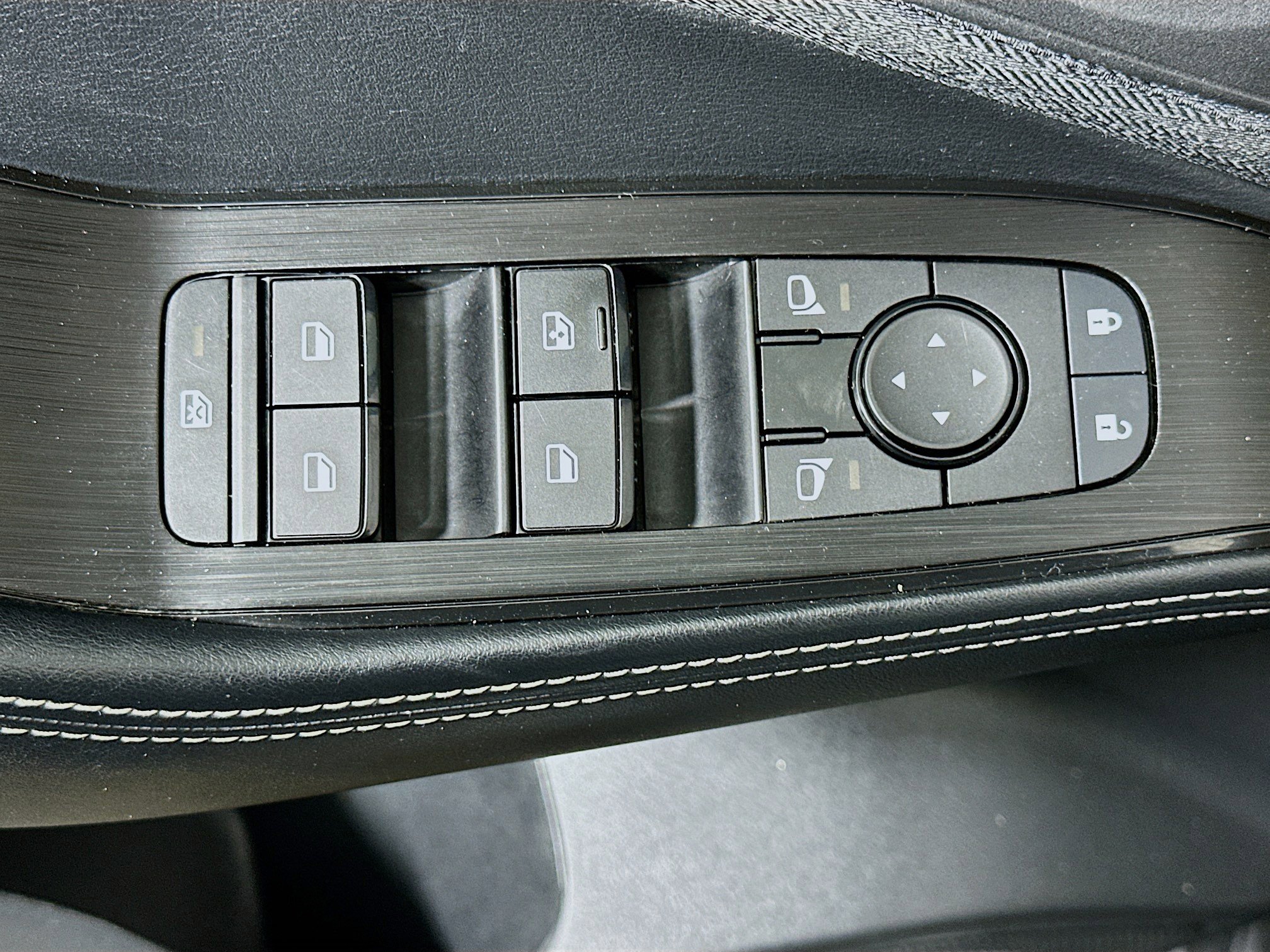 Used 2023 Nissan Rogue SV image 15