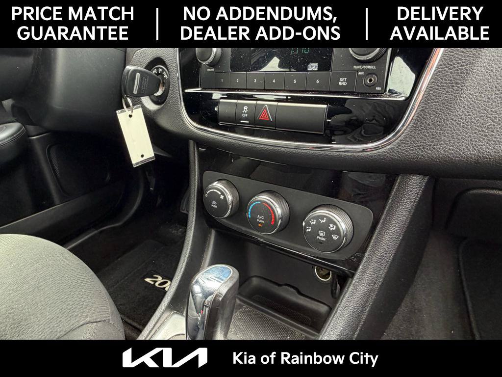Used 2011 Chrysler 200 LX FWD image 30