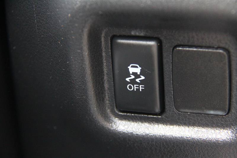 Used 2015 Nissan Versa SV FWD image 33