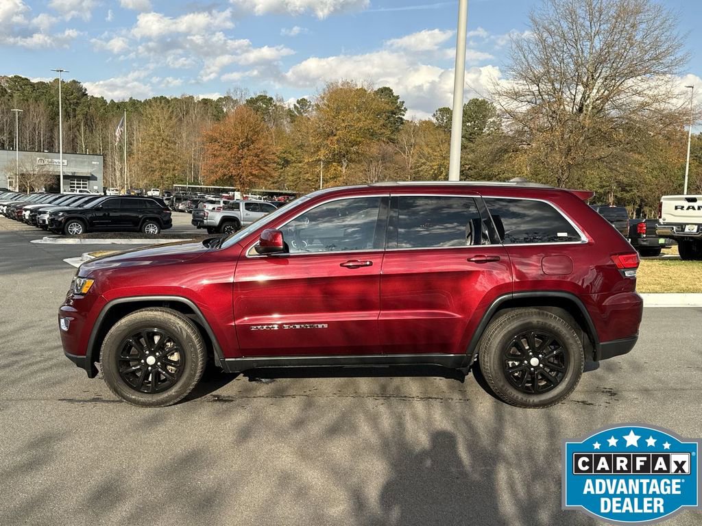 Used 2021 Jeep Grand Cherokee Laredo image 2