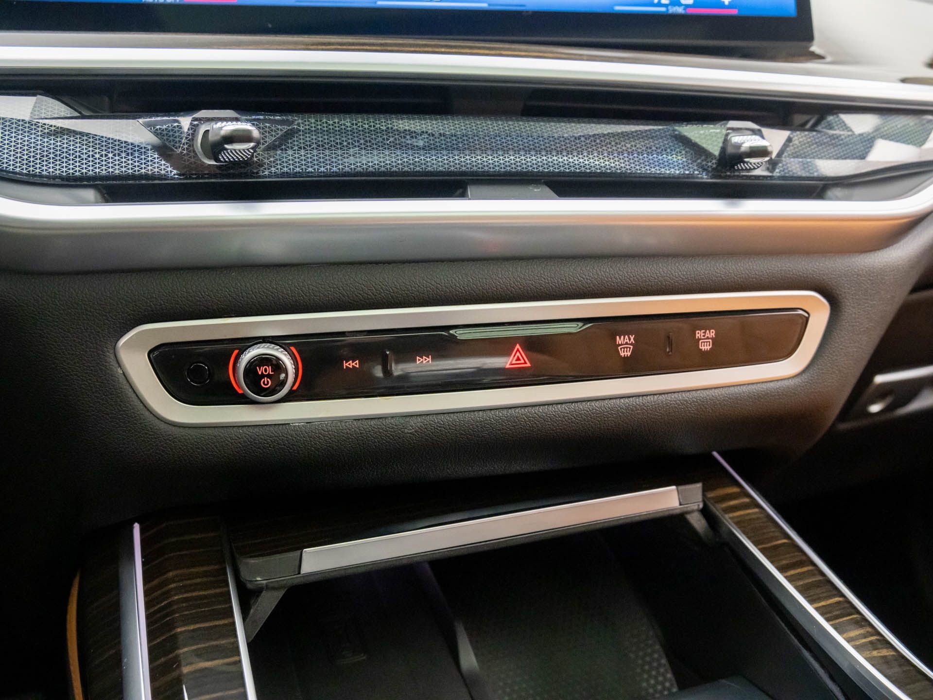 Certified 2025 BMW X7 xDrive40i w/ Premium Package image 30