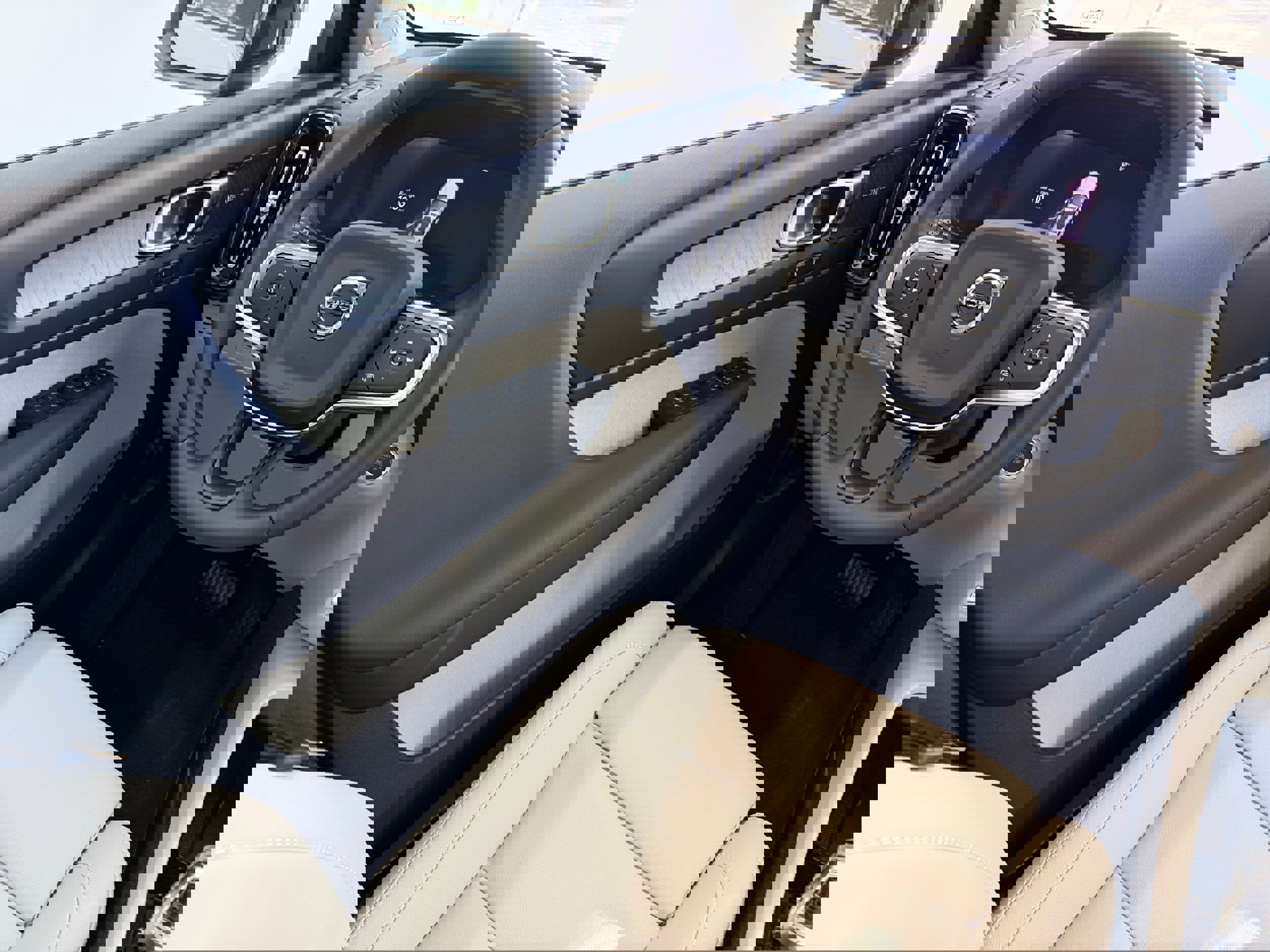 New 2026 Volvo XC40 B5 Ultra w/ Protection Package Premier image 22