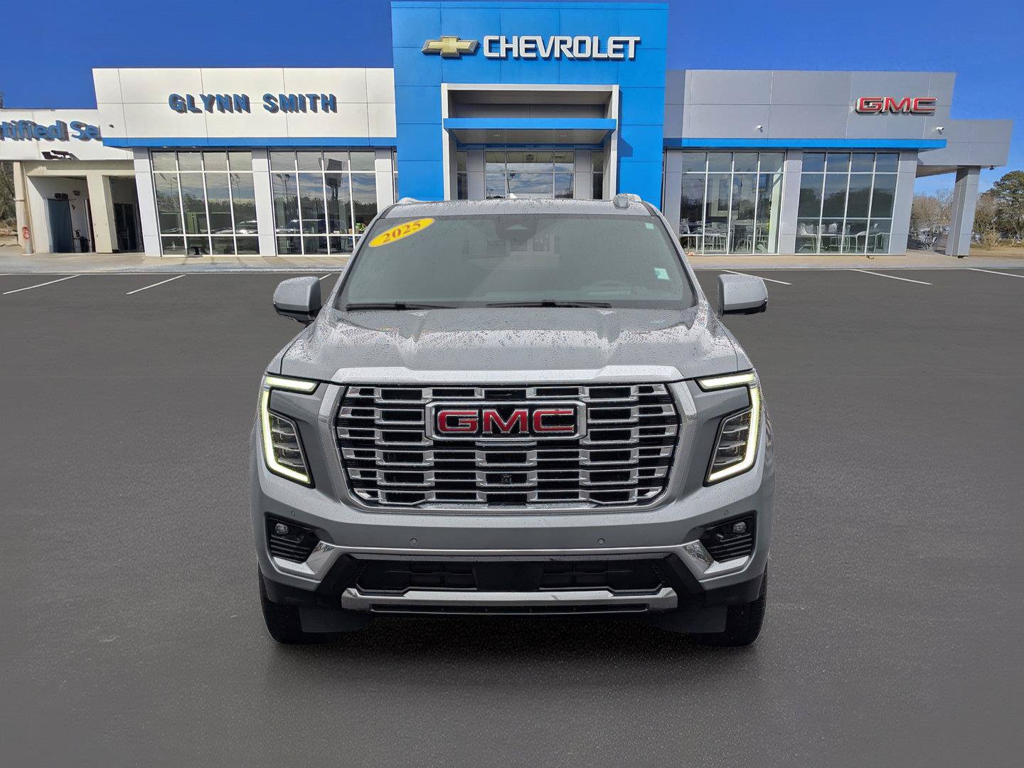 Used 2025 GMC Yukon Denali w/ Advanced Technology Package AWD/4WD image 2