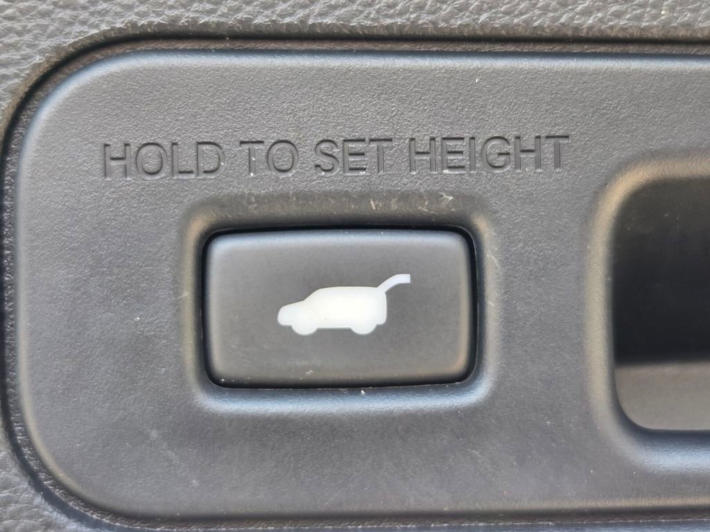 Used 2024 Acura MDX SH-AWD w/ Technology Package image 18