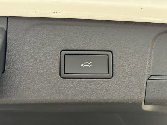 Used 2025 Volkswagen Atlas Peak Edition SE image 28