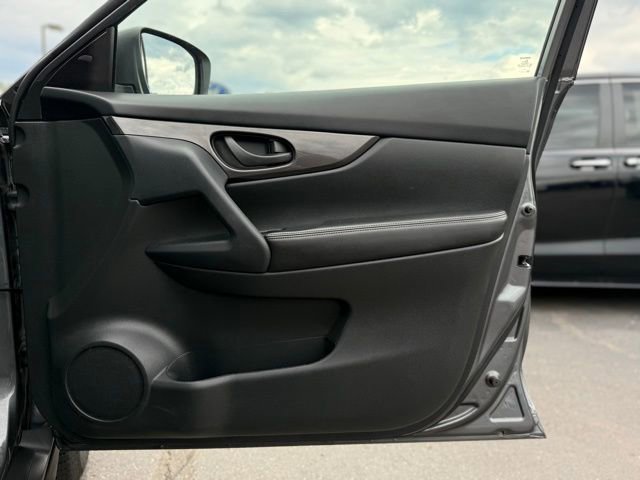 Used 2019 Nissan Rogue S image 16