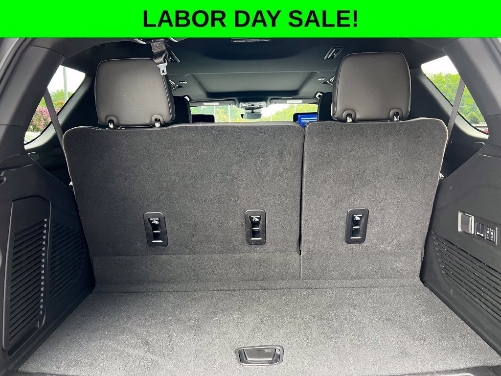 Used 2025 Chevrolet Tahoe Premier AWD/4WD image 23