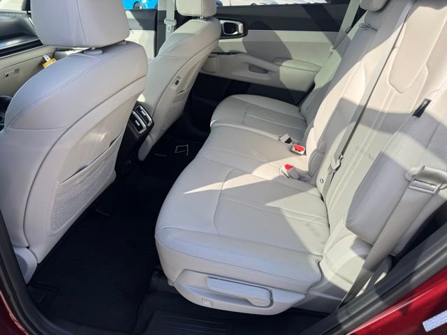 Used 2025 Kia Sorento S w/ Panoramic Sunroof Package FWD image 13