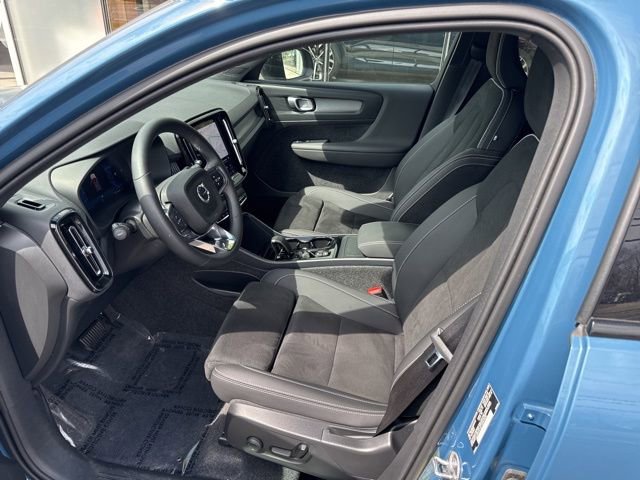 Certified 2025 Volvo XC40 B5 Plus image 20