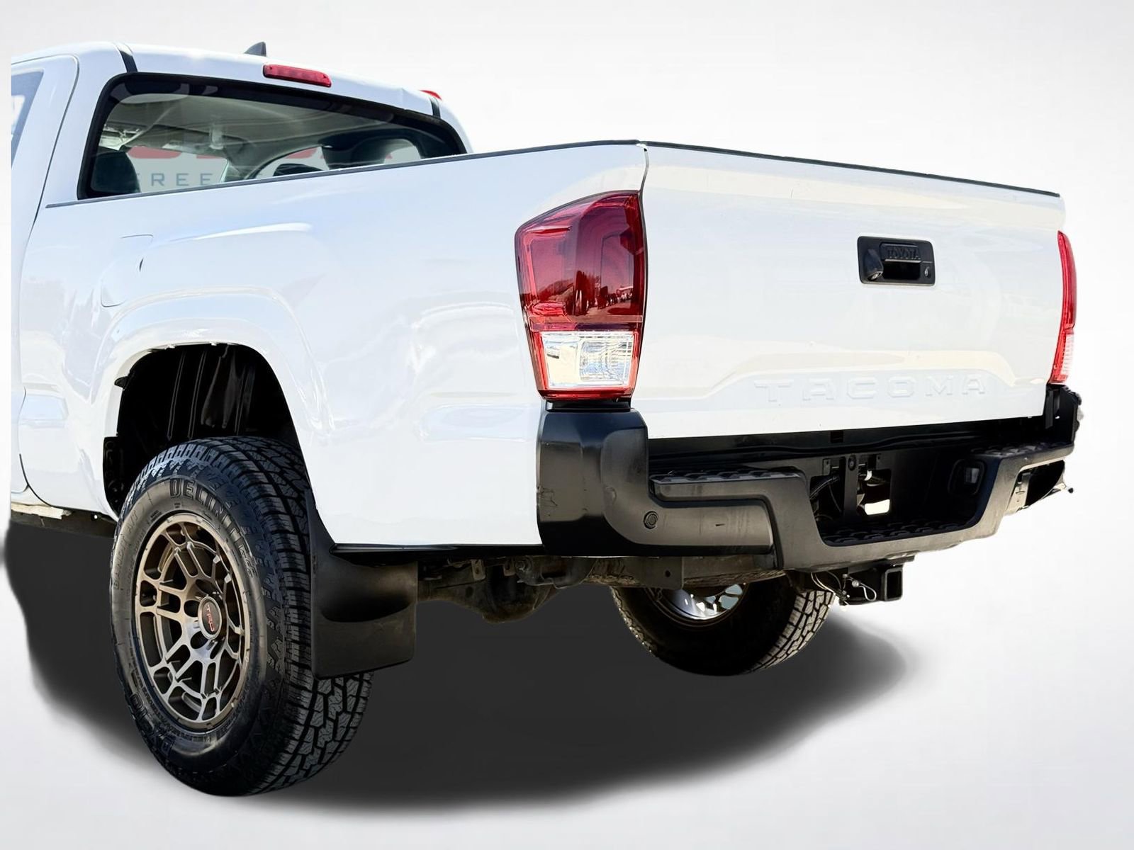 Used 2017 Toyota Tacoma SR image 10