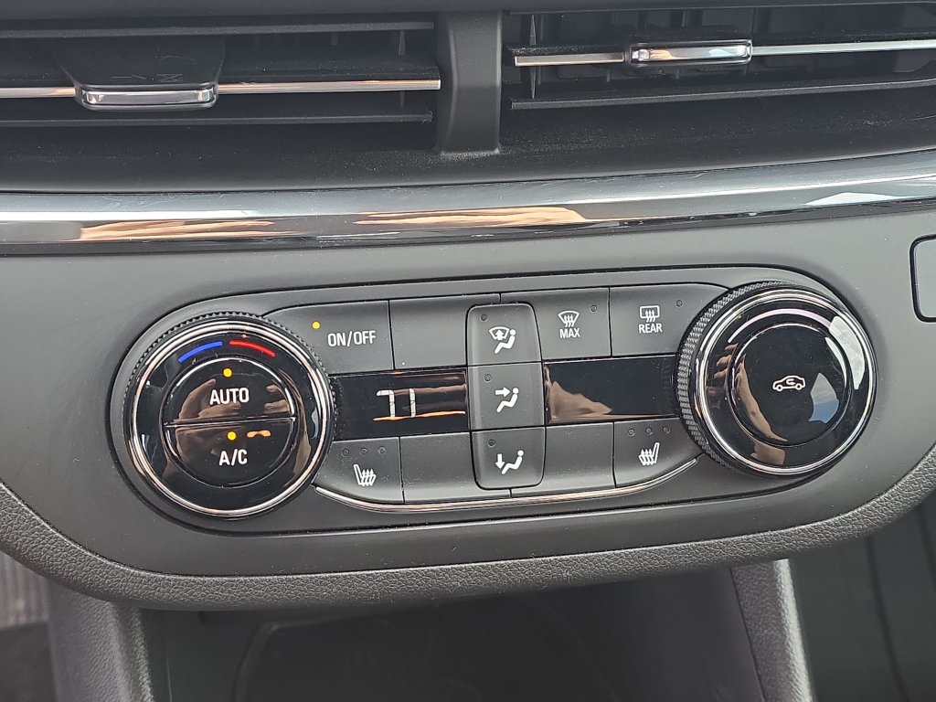 Used 2025 Buick Envista Sport Touring w/ Convenience I Package FWD image 21