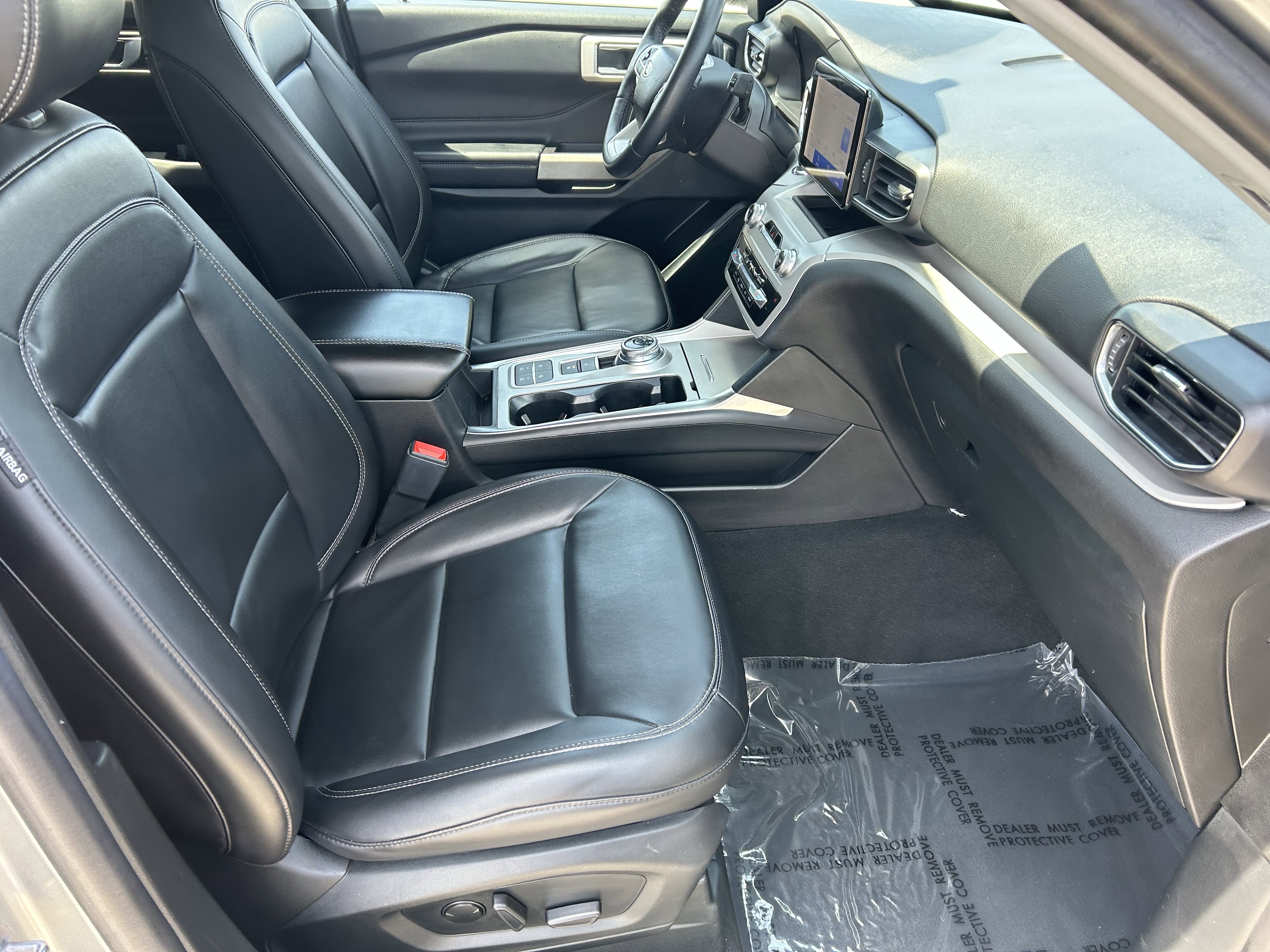 Used 2023 Ford Explorer XLT w/ Equipment Group 202A RWD image 9
