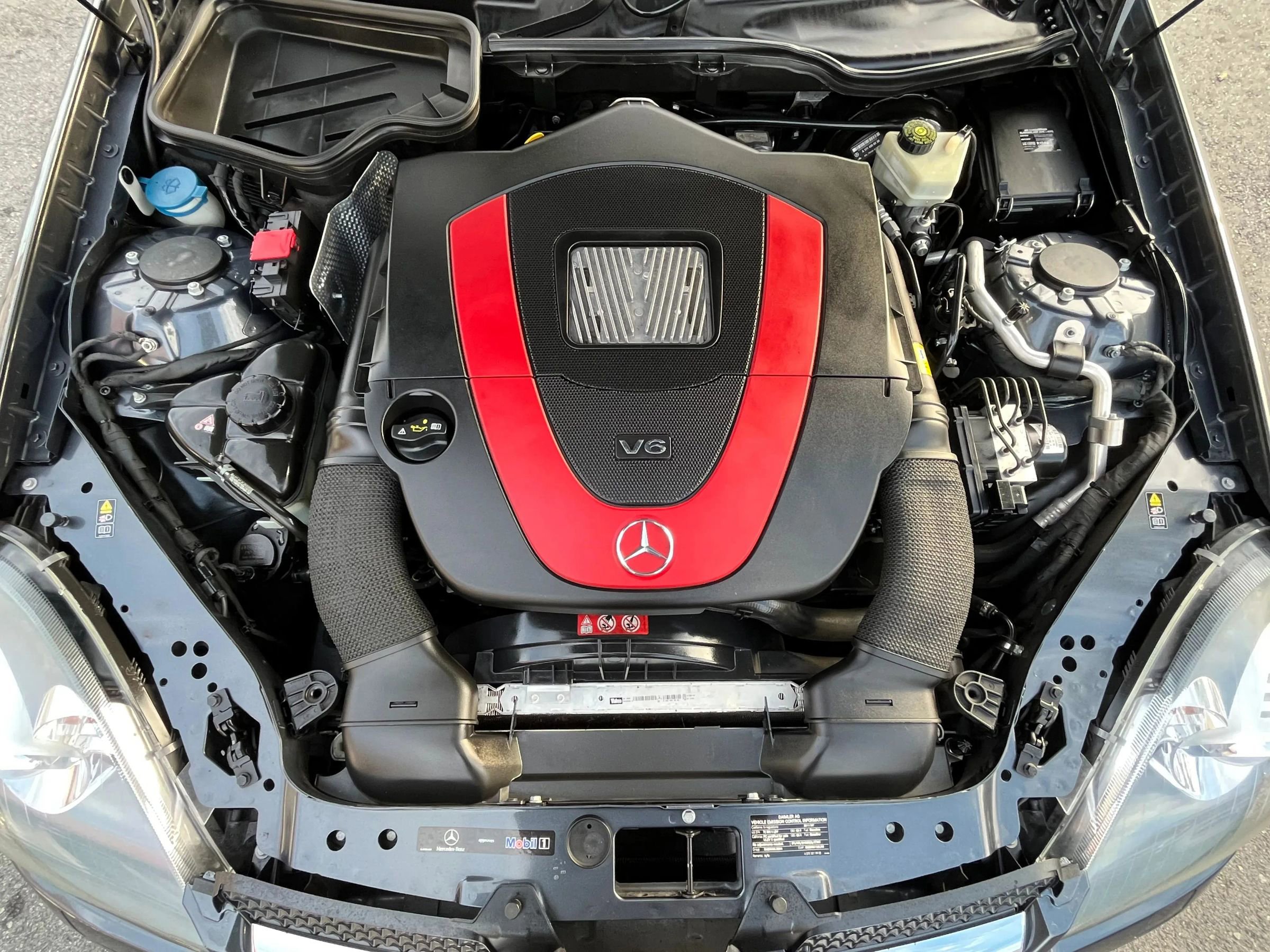 Used 2011 Mercedes-Benz SLK 350 image 26