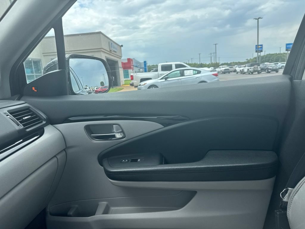 Used 2020 Honda Pilot Touring image 11