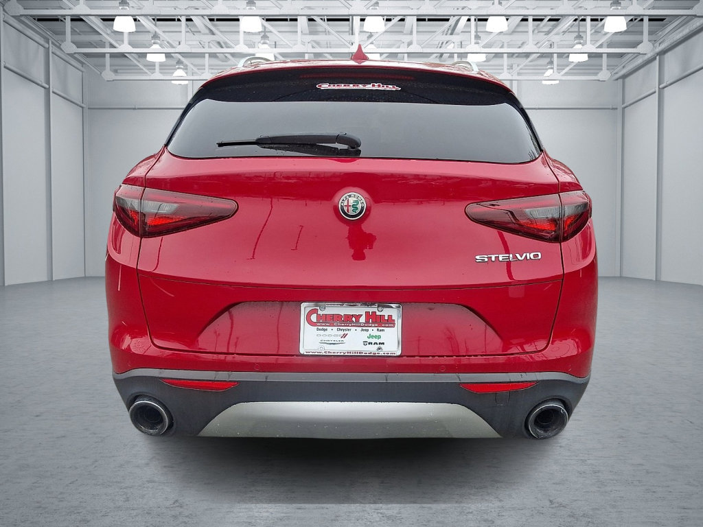 Used 2020 Alfa Romeo Stelvio RWD image 4