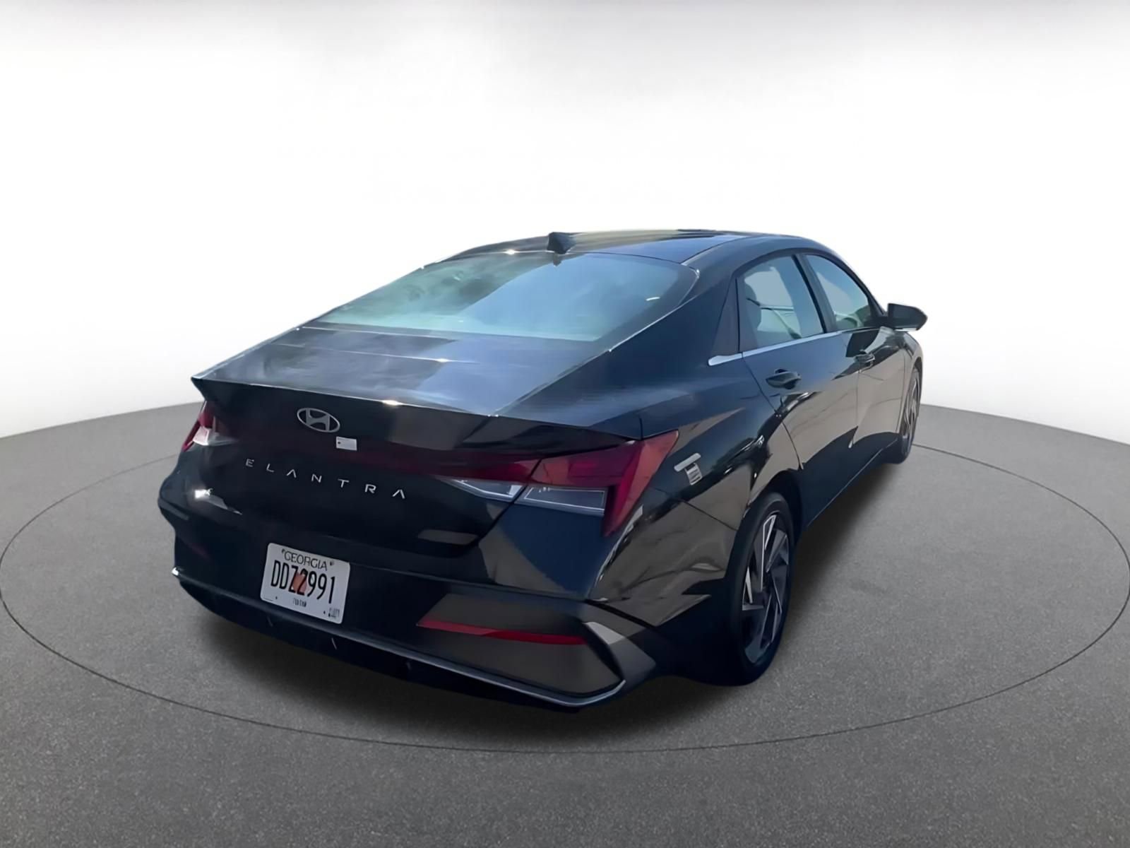 Used 2025 Hyundai Elantra SEL image 18
