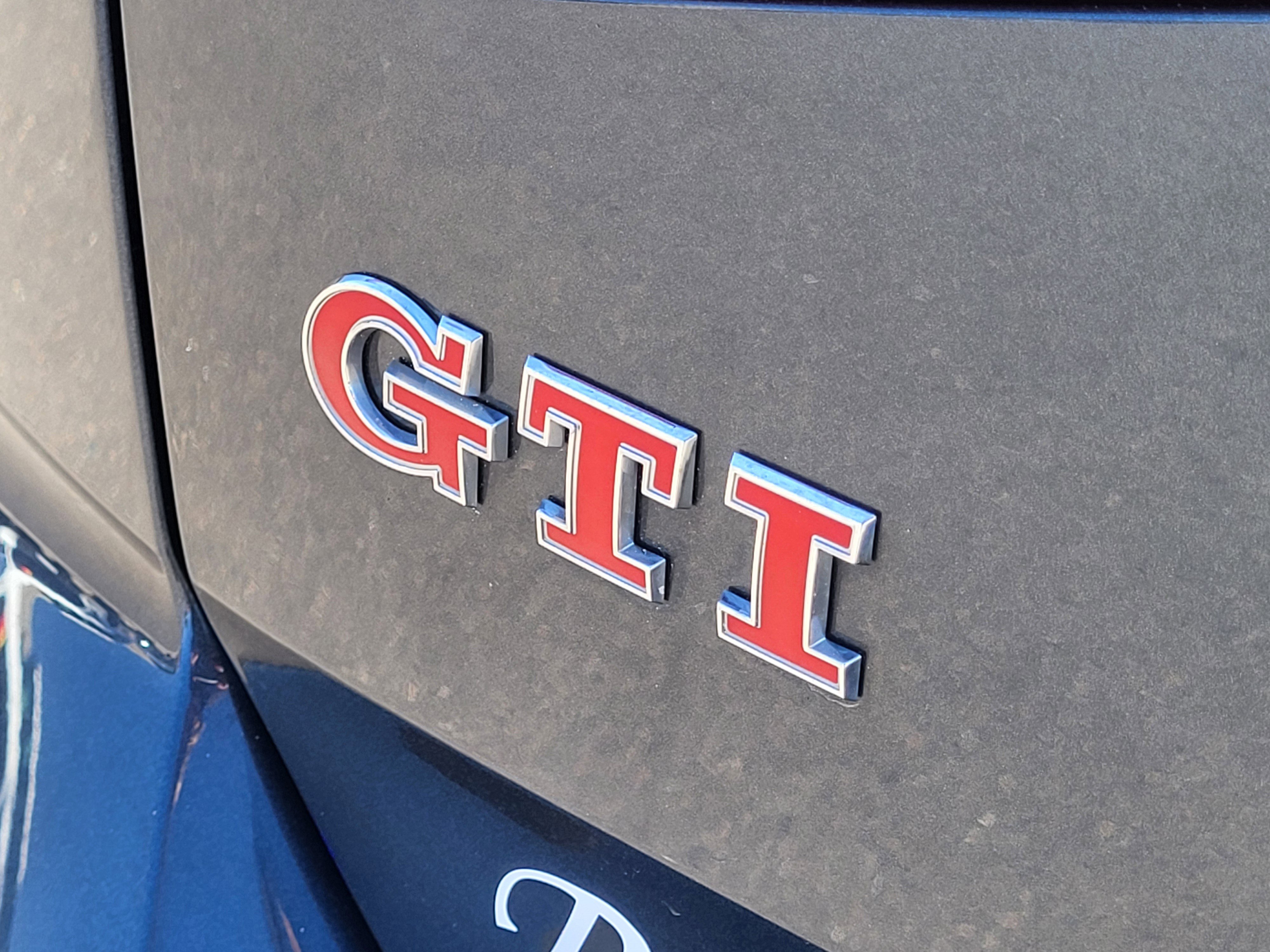 Used 2018 Volkswagen GTI SE w/ SE Leather Package FWD image 9