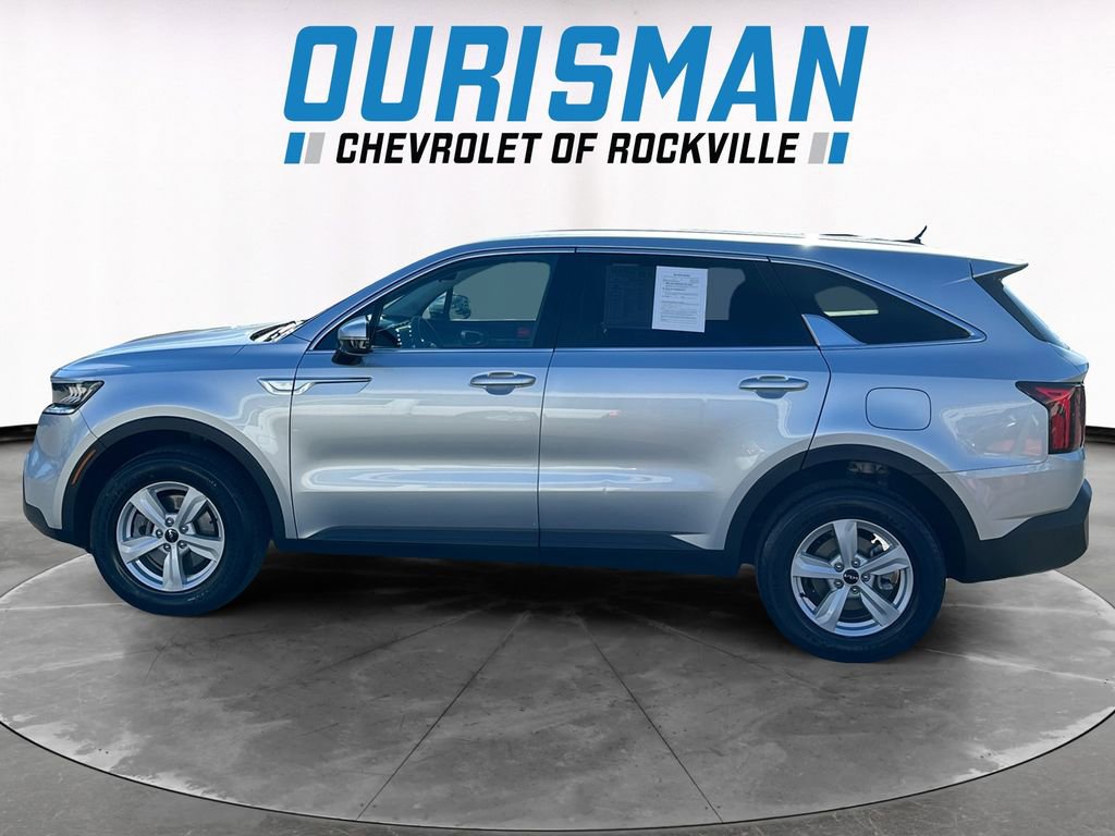Used 2022 Kia Sorento LX image 3