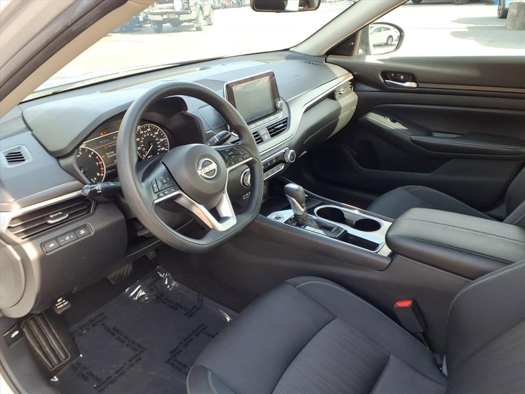 Used 2024 Nissan Altima 2.5 SV image 12