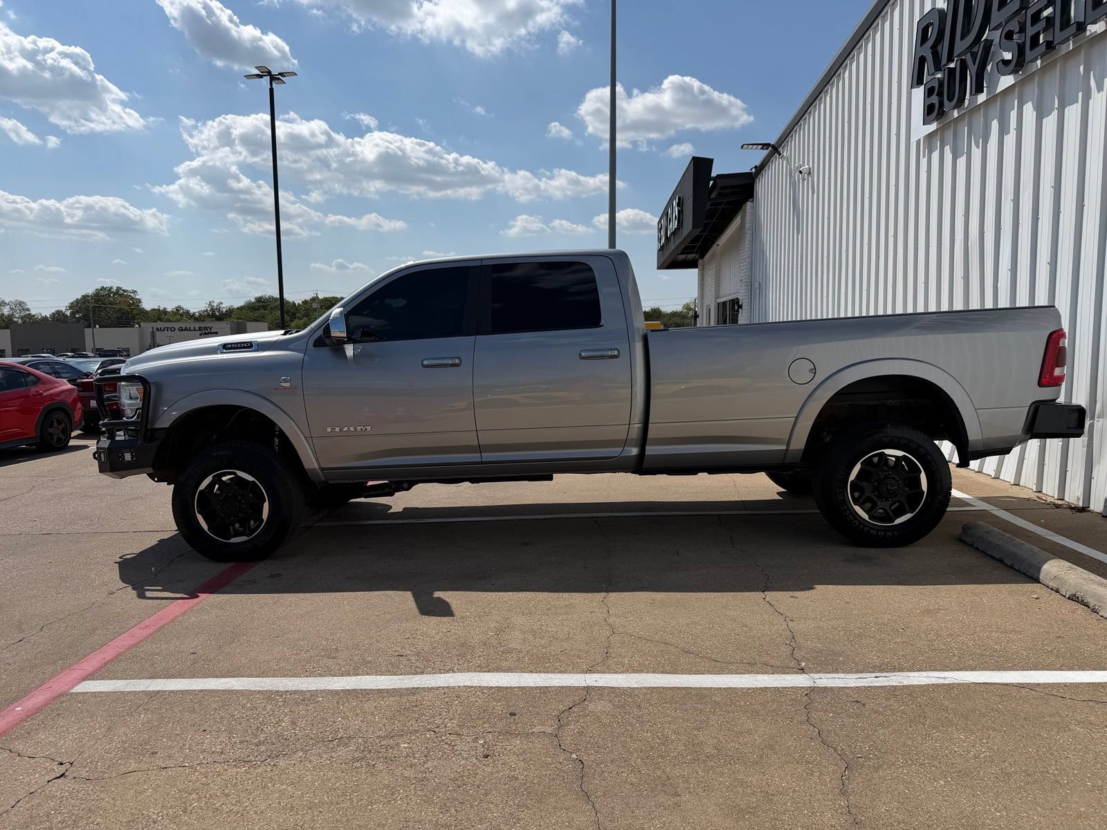 Used 2021 RAM 3500 Laramie AWD/4WD image 3