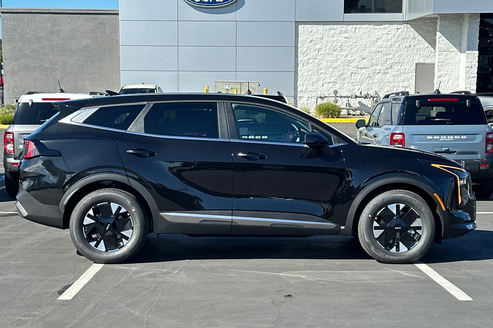 New 2027 Kia Sportage LX FWD image 3