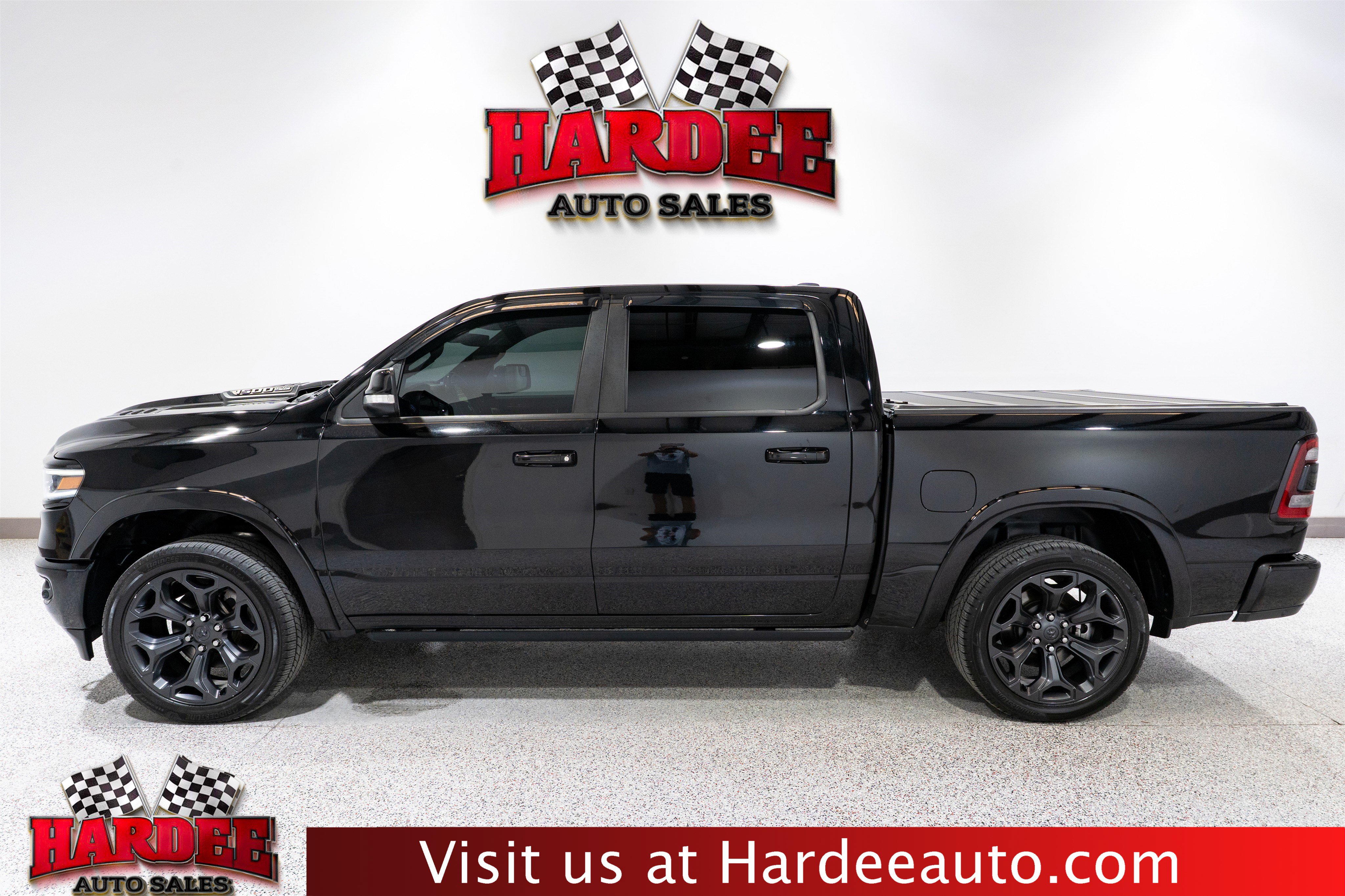 Used 2020 RAM 1500 Limited w/ Black Appearance Package AWD/4WD image 1