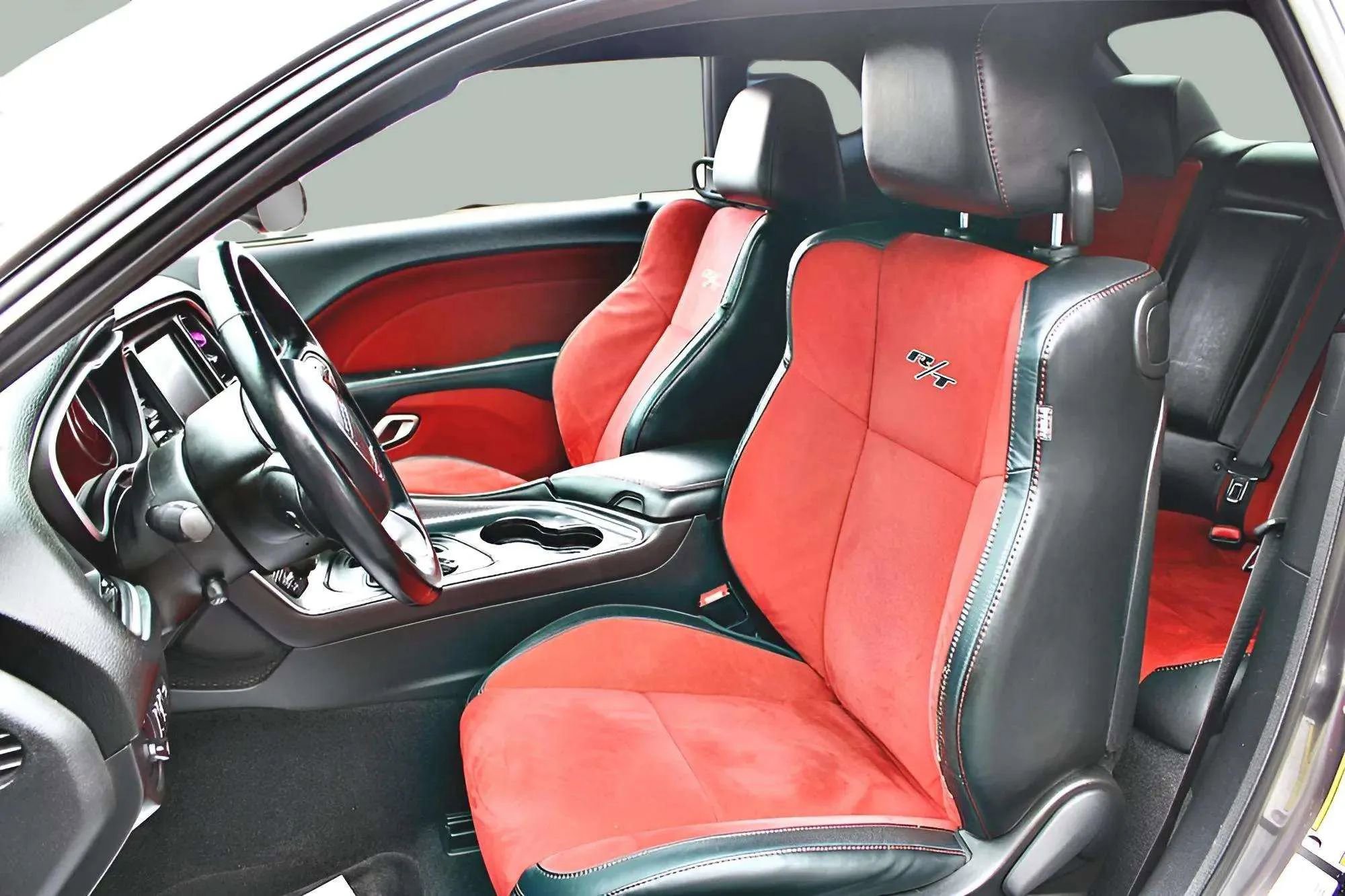 Used 2015 Dodge Challenger R/T Plus image 19