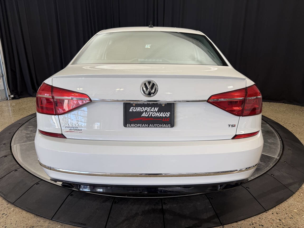 Used 2016 Volkswagen Passat 1.8T R-Line image 8