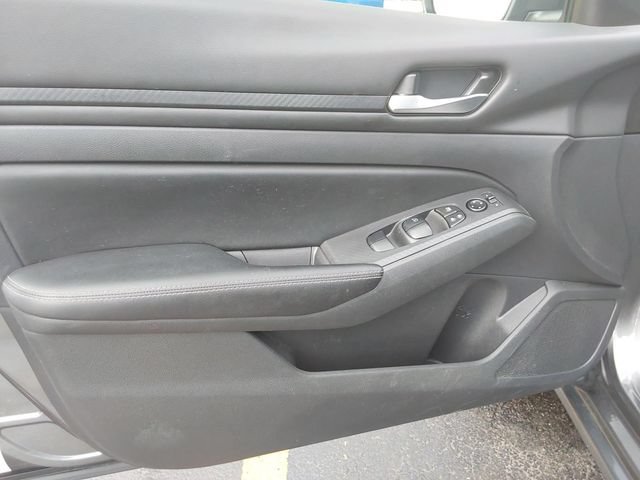 Used 2024 Nissan Altima 2.5 SV FWD image 9