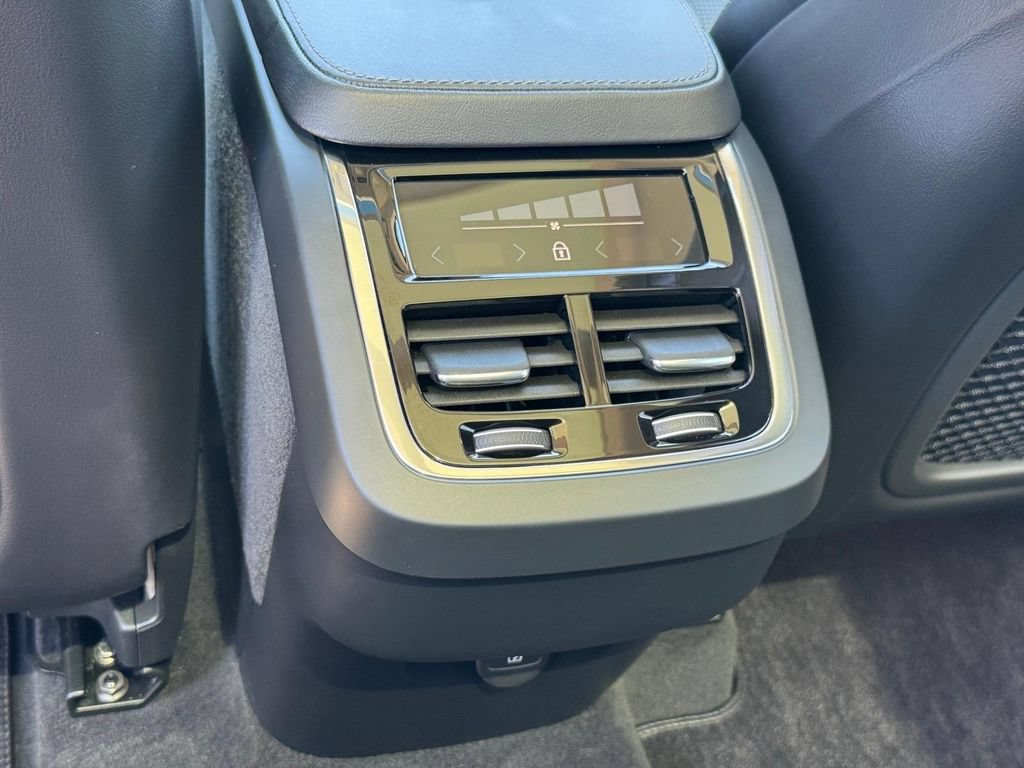 Certified 2022 Volvo XC90 T6 Inscription AWD/4WD image 11