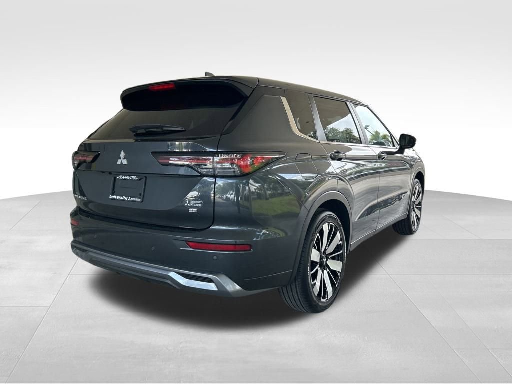 New 2025 Mitsubishi Outlander SE image 3
