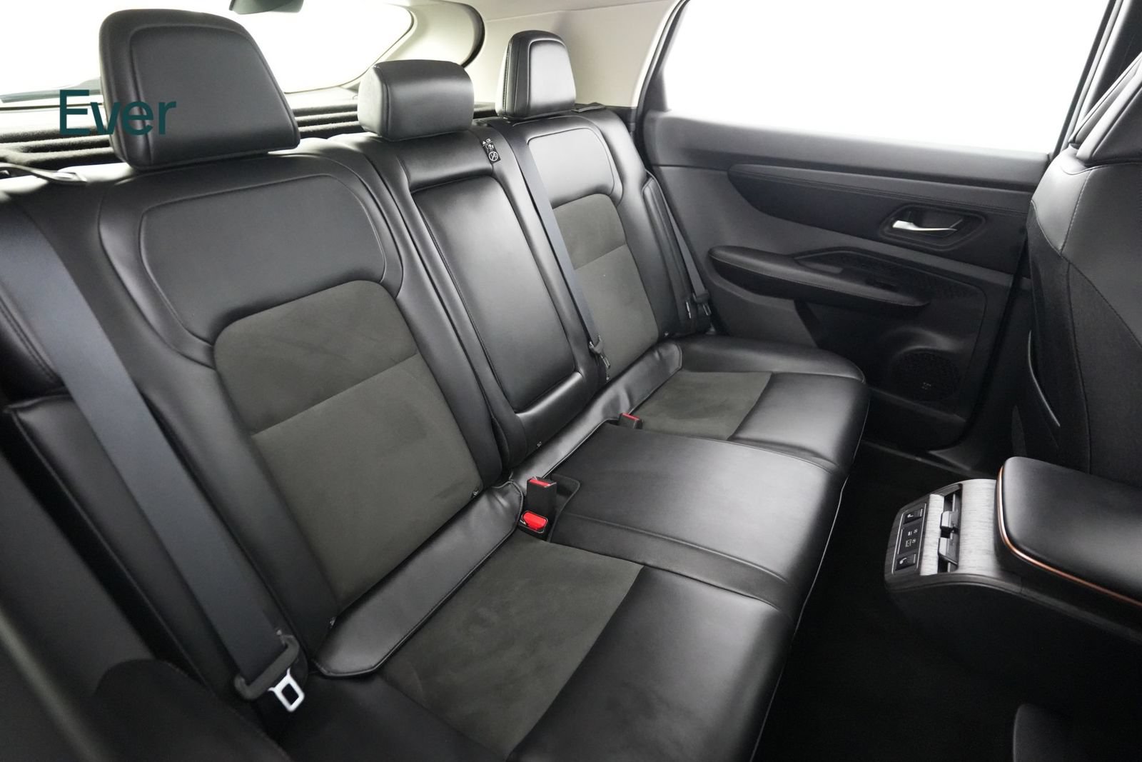 Used 2023 Nissan Ariya FWD image 5