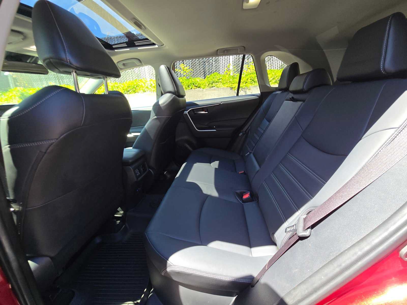 Used 2022 Toyota RAV4 XLE Premium AWD/4WD image 15