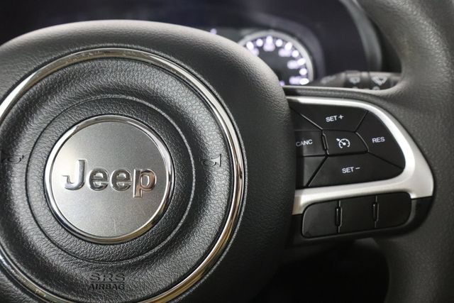 Used 2023 Jeep Renegade Latitude w/ Sun & Fun Group AWD/4WD image 10