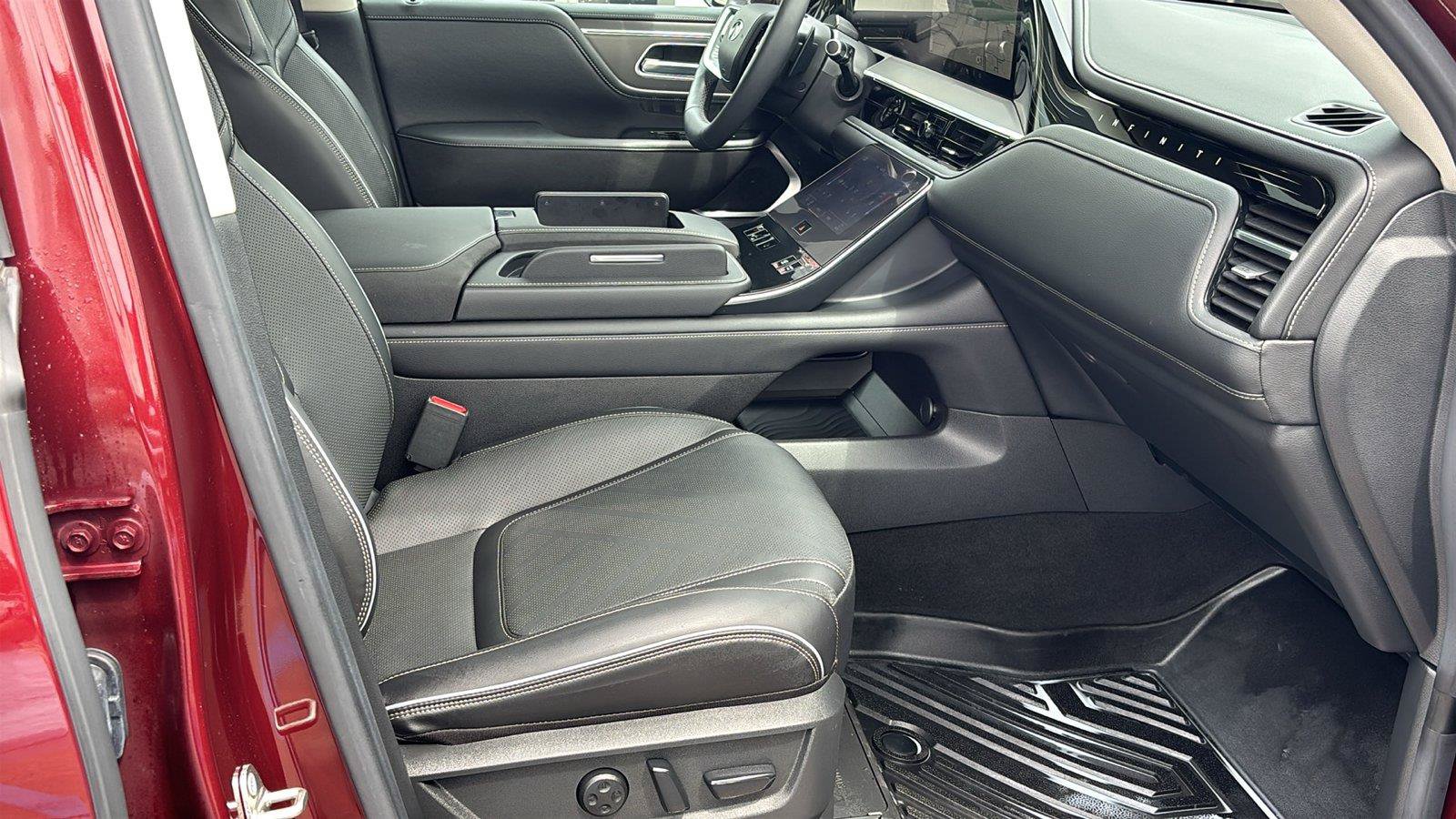 Used 2025 INFINITI QX80 Luxe RWD image 25
