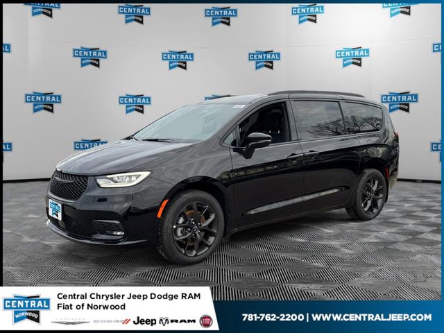 New 2026 Chrysler Pacifica Limited w/ S Appearance Package image 1