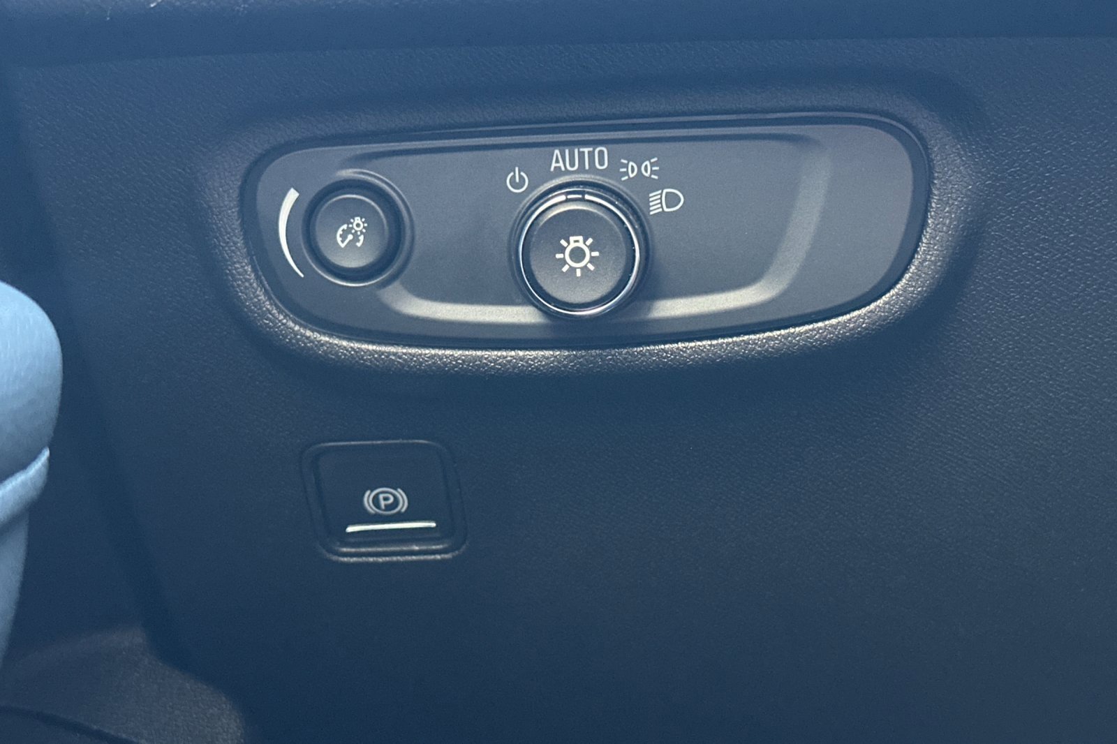 Used 2024 GMC Terrain SLE image 35