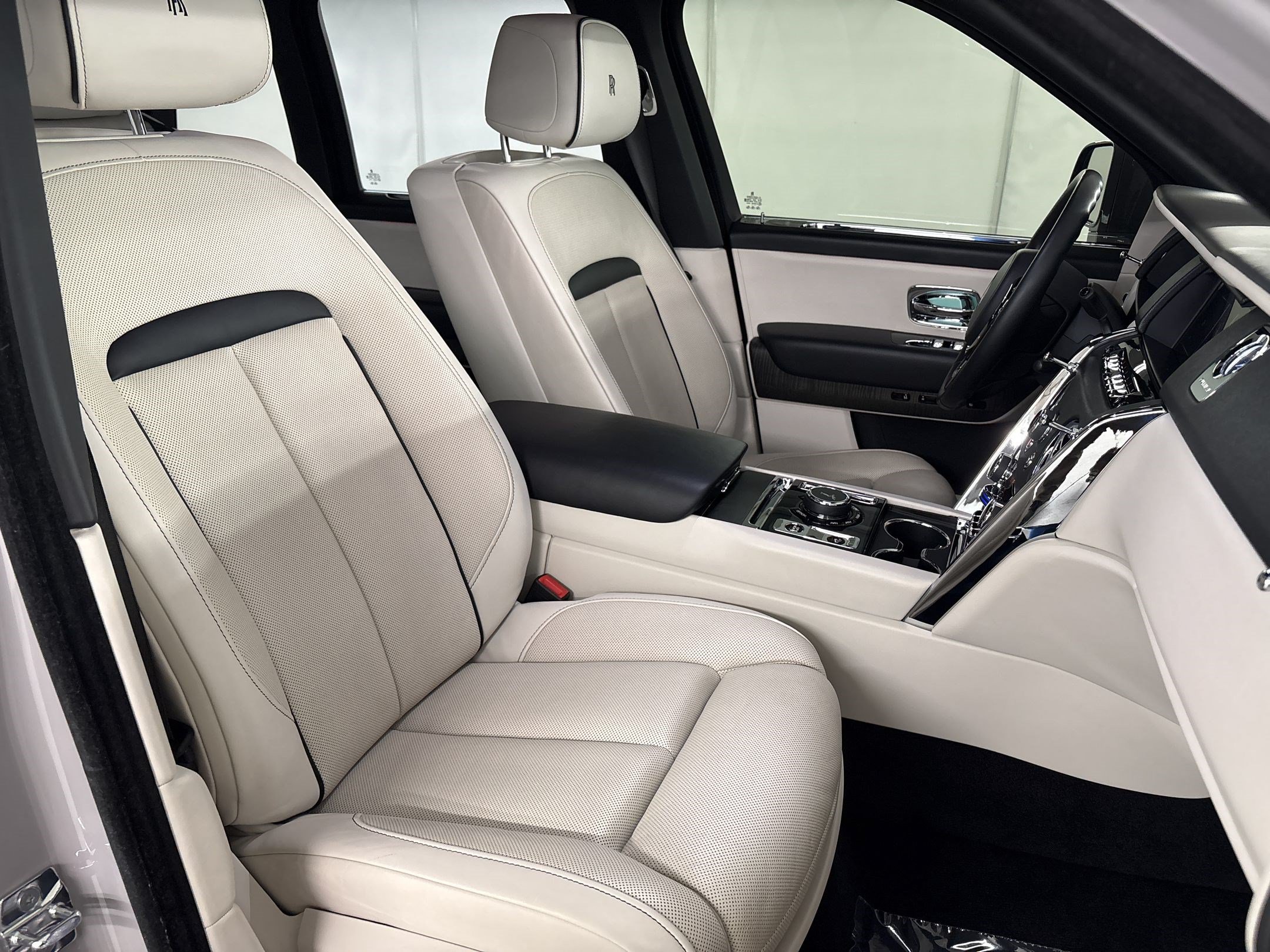 Used 2021 Rolls-Royce Cullinan AWD/4WD image 25