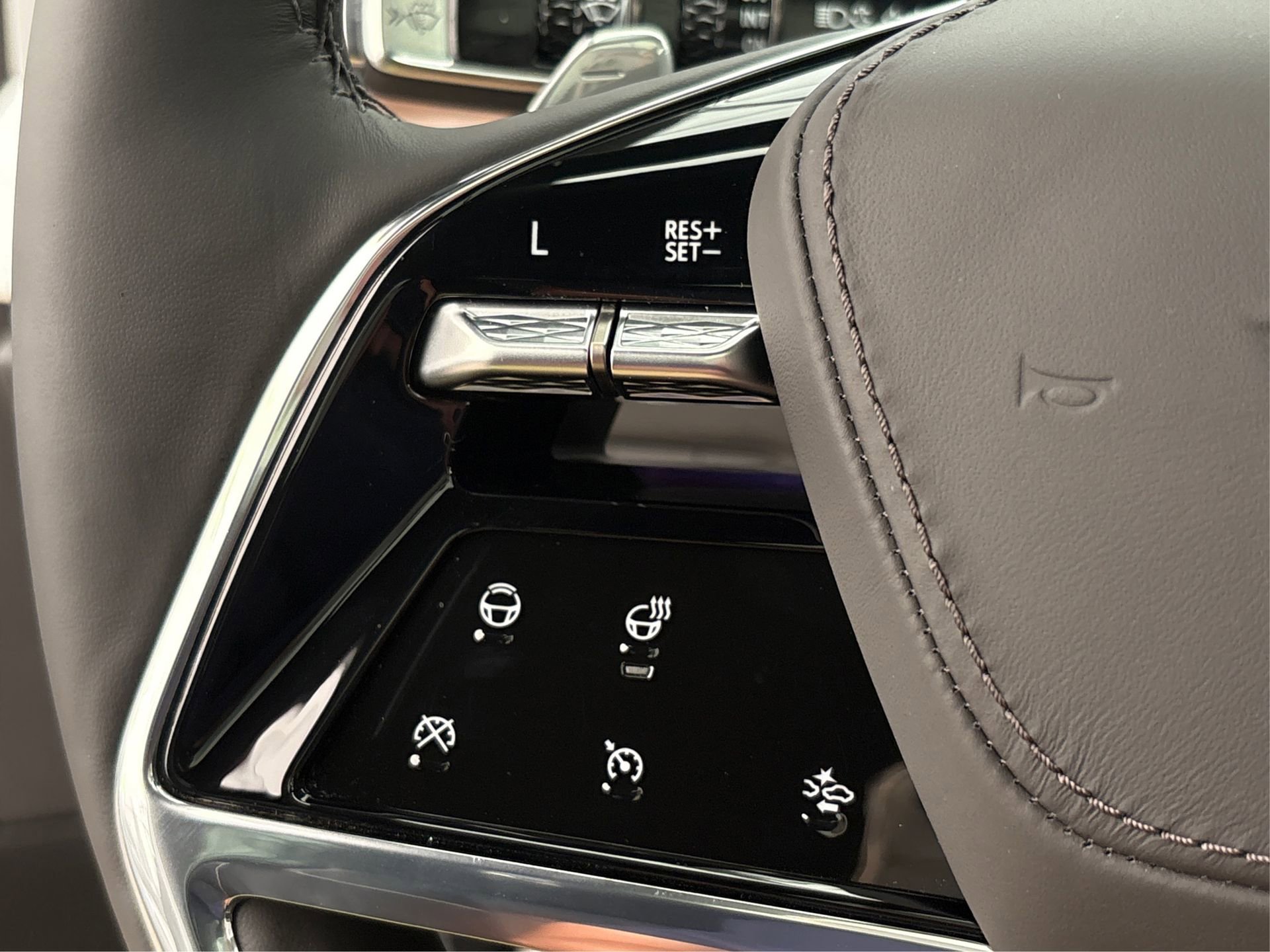 New 2025 Cadillac Escalade ESV Sport Platinum image 29