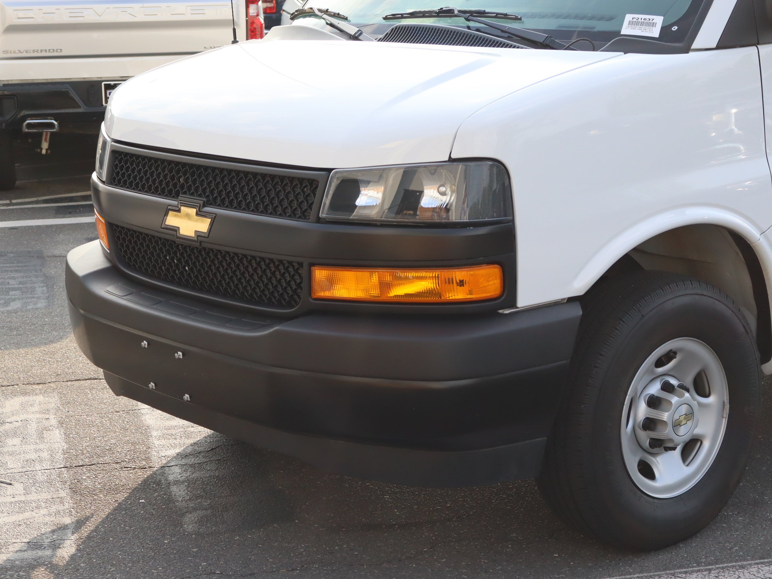 Used 2025 Chevrolet Express 3500 LS RWD image 6