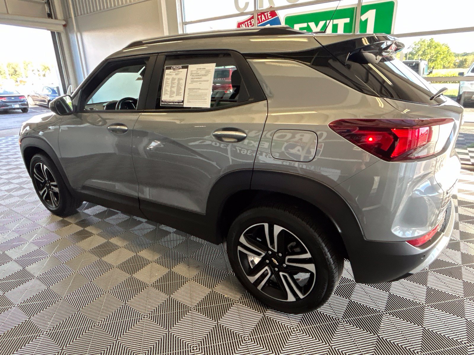 Used 2024 Chevrolet TrailBlazer LT w/ LT Cold Weather Package FWD image 4
